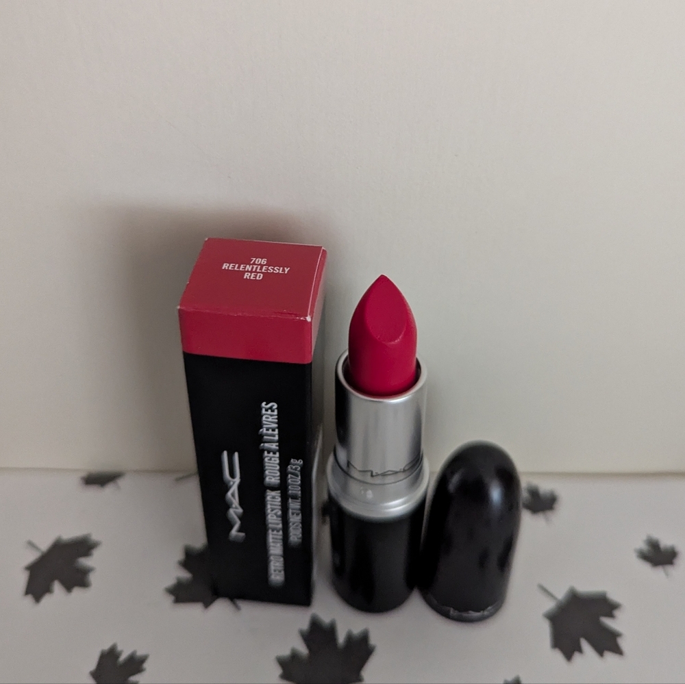 MAC Retro Matte Lipstick - 706 Relentlessly Red
